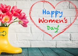 Tulipany w kaloszu i serce na ścianie z życzeniami na Dzień Kobiet