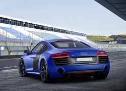 Tył niebieskiego Audi R8