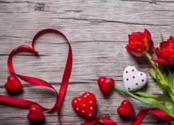 Walentynkowe serca i tulipany