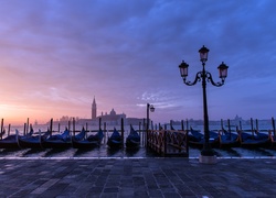 Gondole, Wenecja, Włochy, Wieczór