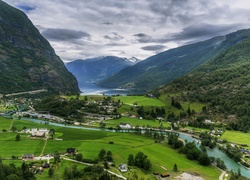 Norwegia, Aurland, Dolina Flåmsdalen, Góry, Rzeka, Domy, Z lotu ptaka