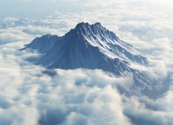 Widok na grecki masyw górski Olimp w chmurach