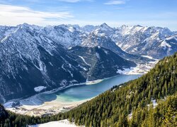 Widok na jezioro Achensee i góry w Austrii