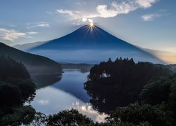 Japonia, Wyspa Honsiu, Stratowulkan Góra Fudżi, Jezioro Tanuki, Zachód słońca, Góry, Niebo, Chmury, Las