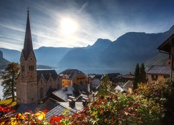 Austria, Hallstatt, Jezioro Hallstättersee, Góry, Alpy Salzburskie, Kościół pw. Wniebowzięcia Matki Bożej, Domy