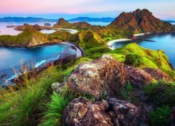 Park Narodowy Komodo, Góry, Zatoki, Plaże, Morze, Skała, Trawy, Wyspa Padar, Indonezja
