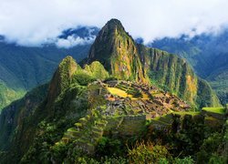 Peru, Andy Peruwiańskie, Szczyt Huayna Picchu, Miasto Machu Picchu, Chmury, Roślinność, Ruiny