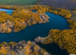 Widok z lotu ptaka na jeziora w rosyjskiej wsi Konduki