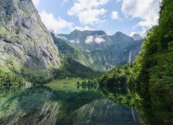 Jezioro Konigssee, Góry, Alpy, Park Narodowy Berchtesgaden, Skały, Drzewa, Odbicie, Bawaria, Niemcy