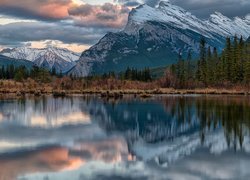 Park Narodowy Banff, Góry, Canadian Rockies, Góra, Mount Rundle, Jezioro, Vermilion Lakes, Chmury, Alberta, Kanada