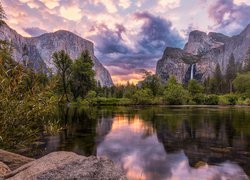Stany Zjednoczone, Kalifornia, Park Narodowy Yosemite, Skały, Rzeka, Merced River, Góry, Sierra Nevada, Wodospad, Drzewa