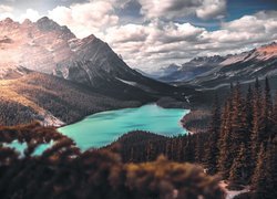 Park Narodowy Banff, Jezioro, Peyto Lake, Góry Skaliste, Lasy, Drzewa, Chmury, Alberta, Kanada