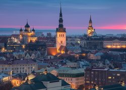 Tallinn, Stare Miasto, Kościół św. Olafa, Kościół św. Mikołaja, Cerkiew, Sobór św. Aleksandra Newskiego, Domy, Oświetlone, Wieże, Estonia