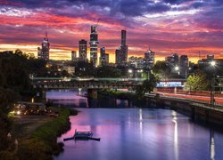 Australia, Melbourne, Miasto, Wieżowce, Rzeka Yarra, Most, Światła, Chmury, Zachód słońca