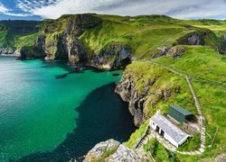 Irlandia Północna, Hrabstwo Antrim, Ballintoy, Wybrzeże, Klify, Morze, Skały, Domy