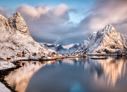 Norwegia, Lofoty, Wioska Reine, Chmury, Domy, Góry, Zima