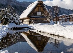 Zima, Drewniane, Domy, Staw, Śnieg, Droga, Drzewa, Góry, Wieś Shirakawa, Prefektura Gifu, Japonia