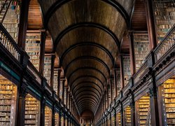 Wnętrze Biblioteki Trinity College w Dublinie