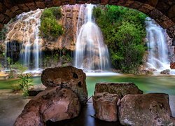 Wodospad, Cascades de Lequarci, Skały, Drzewa, Kamienie, Mur, Ulassai, Sardynia, Włochy