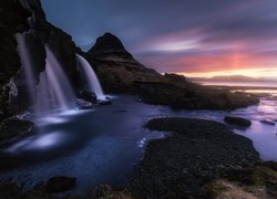 Góra Kirkjufell, Rzeka, Wodospad Kirkjufellsfoss, Zachód słońca, Półwysep Snaefellsnes, Islandia
