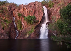 Australia, Park Narodowy Litchfield, Skały, Wodospad Wangi Falls, Drzewa, Roślinność