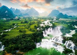 Góry, Wzgórza, Wodospady, Ban Gioc Falls, Domy, Drzewa, Chmury, Wietnam