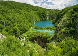 Park Narodowy Jezior Plitwickich, Wodospady, Jeziora, Drzewa, Lasy, Zieleń, Chmury, Chorwacja