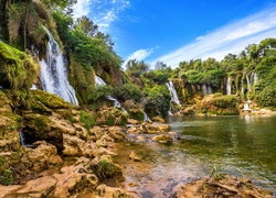 Bośnia i Hercegowina, Wodospady Kravica, Rzeka Trebižat, Kamienie, Drzewa