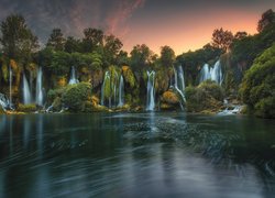 Wodospady Kravica, Rzeka Trebizat, Drzewa, Roślinność, Skały, Zachód słońca, Bośnia i Hercegowina