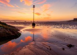 Plaża, Skała, Wschód słońca, Zatoka Carmarthen, Tenby, Hrabstwo Pembrokeshire, Walia