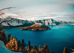 Wyspa Czarodzieja i Jezioro Kraterowe w stanie Oregon