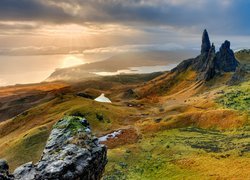 Szkocja, Wyspa Skye, Morze, Doliny, Wzgórze The Storr, Skały, Jezioro, Wschód słońca