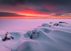 Finlandia, Północna Karelia, Joensuu, Jezioro, Zachód słońca, Zima, Śnieg, Skały