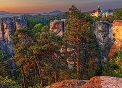 Formacje skalne, Skały, Drzewa, Skalne Miasto, Zamek Hruba Skala, Czeski Raj, Góry Stołowe, Czechy