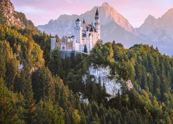 Góry, Alpy, Zamek Neuschwanstein, Drzewa, Skały, Bawaria, Niemcy