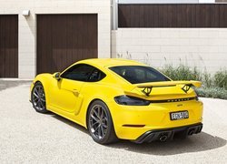 Żółte Porsche 718 Cayman GT4