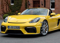 Żółte Porsche 718 Spyder