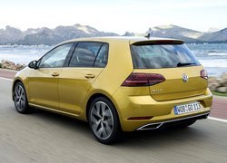 Żółty, Volkswagen Golf 7, Facelift, 2017, Góry, Jezioro