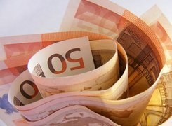 Zwinięte banknoty euro
