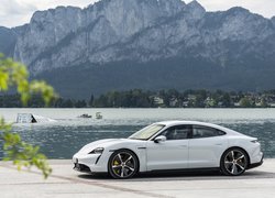 Białe, Porsche Taycan Turbo, Jezioro, Góry