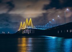 Most Fred Hartman Bridge, Rzeka, Kanał Houston Ship Channel, Noc, Latarnie, Baytown, Teksas, Stany Zjednoczone