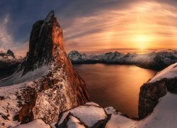 Norwegia, Morze, Wyspa, Senja, Góra, Segla, Skały, Śnieg, Słoneczne światło