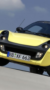 Żółty Smart Roadster