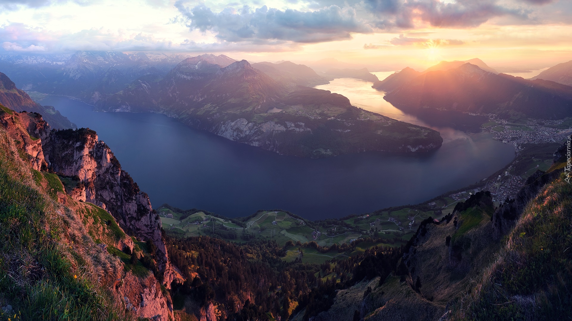 Góry, Alpy Szwajcarskie, Jezioro Czterech Kantonów, Las, Drzewa, Wschód słońca, Chmury, Szwajcaria