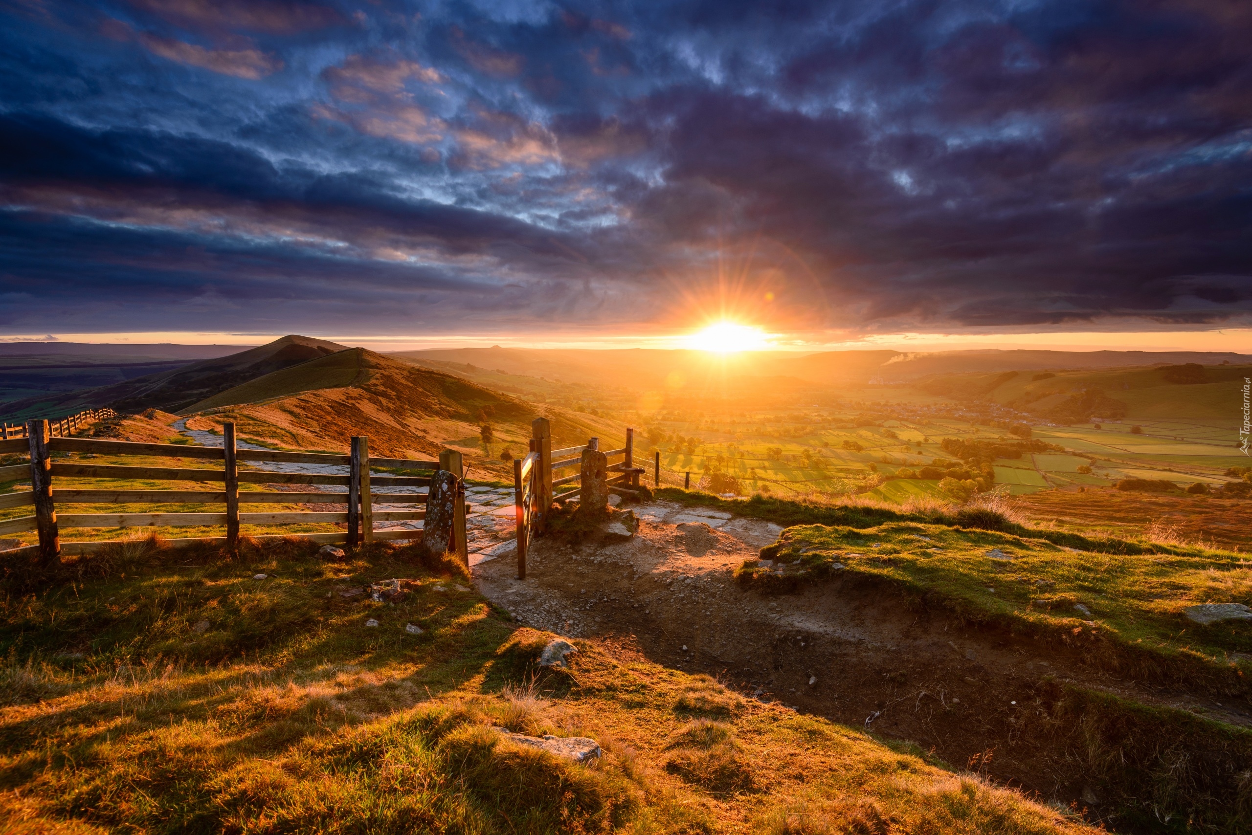 Anglia, Hrabstwo Derbyshire, Park Narodowy Peak District, Wzgórza, Wschód słońca, Chmury