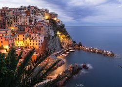Włochy, Gmina Riomaggiore, Miejscowość Manarola, Morze Liguryjskie, Cinque Terre, Skały, Domy, Zatoka