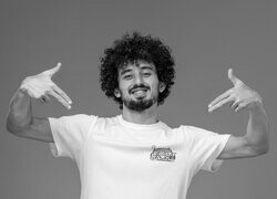 Szary