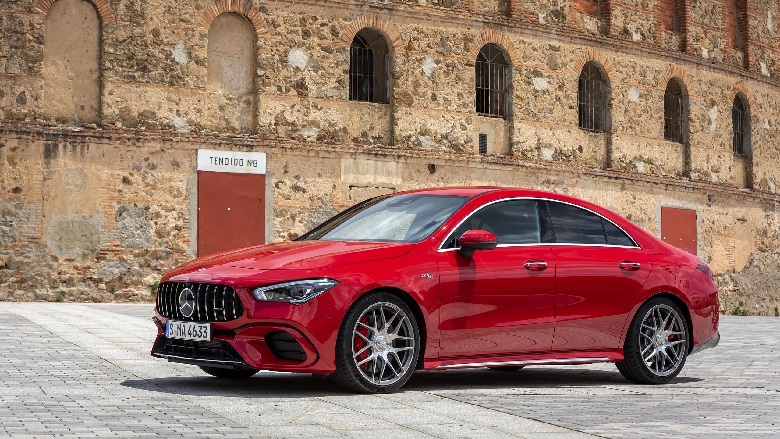 Edycja Tapety Czerwony MercedesAMG CLA 45