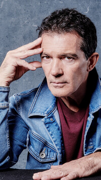 Antonio Banderas w dżinsowej kurtce