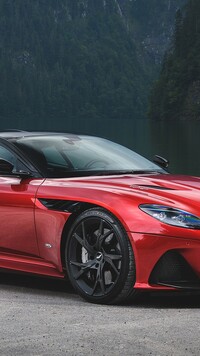 Aston Martin DBS Superleggera bokiem